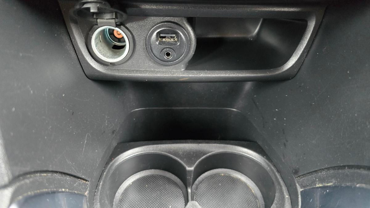 peugeot-208-2015-diesel-1560cc