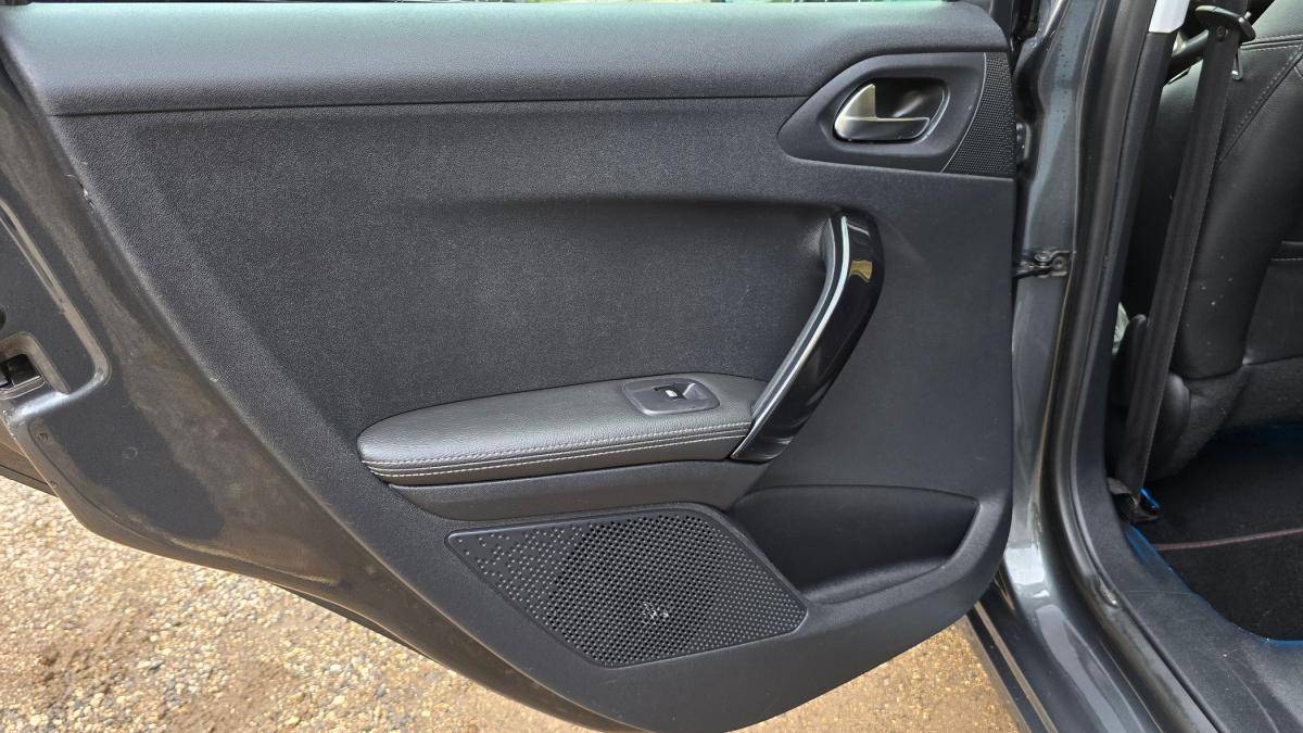 peugeot-208-2015-diesel-1560cc