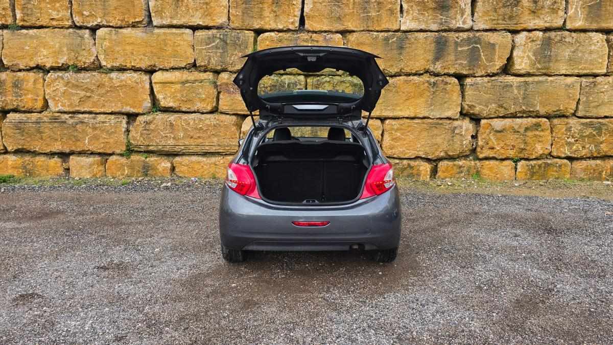 peugeot-208-2015-diesel-1560cc