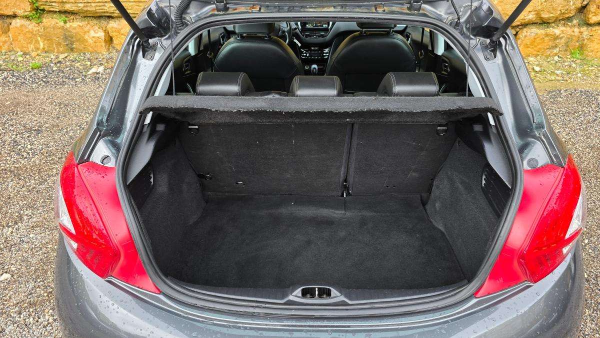 peugeot-208-2015-diesel-1560cc