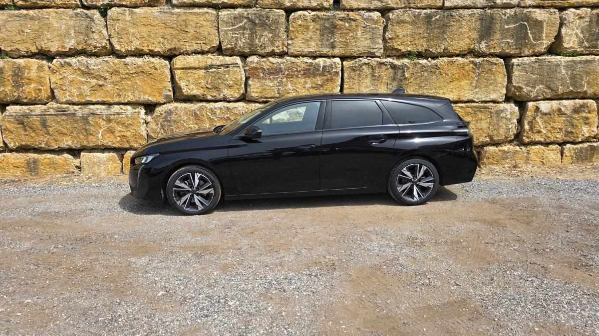 peugeot-308-sw-2022-diesel-1499cc