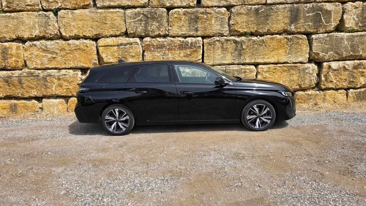 peugeot-308-sw-2022-diesel-1499cc