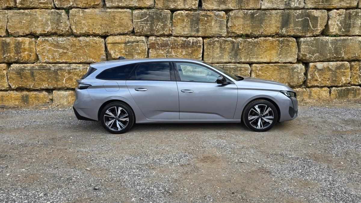 peugeot-308-sw-2022-diesel-1499cc
