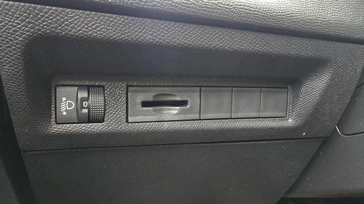 peugeot-308-sw-2022-diesel-1499cc