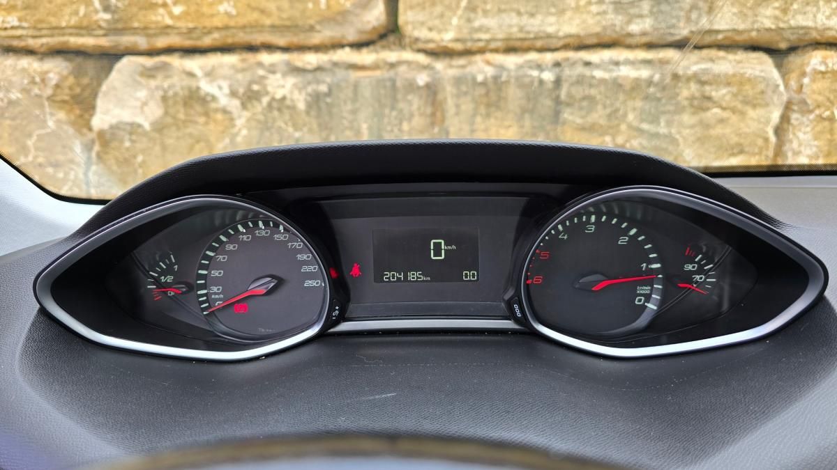 peugeot-308-sw-2016-diesel-1560cc