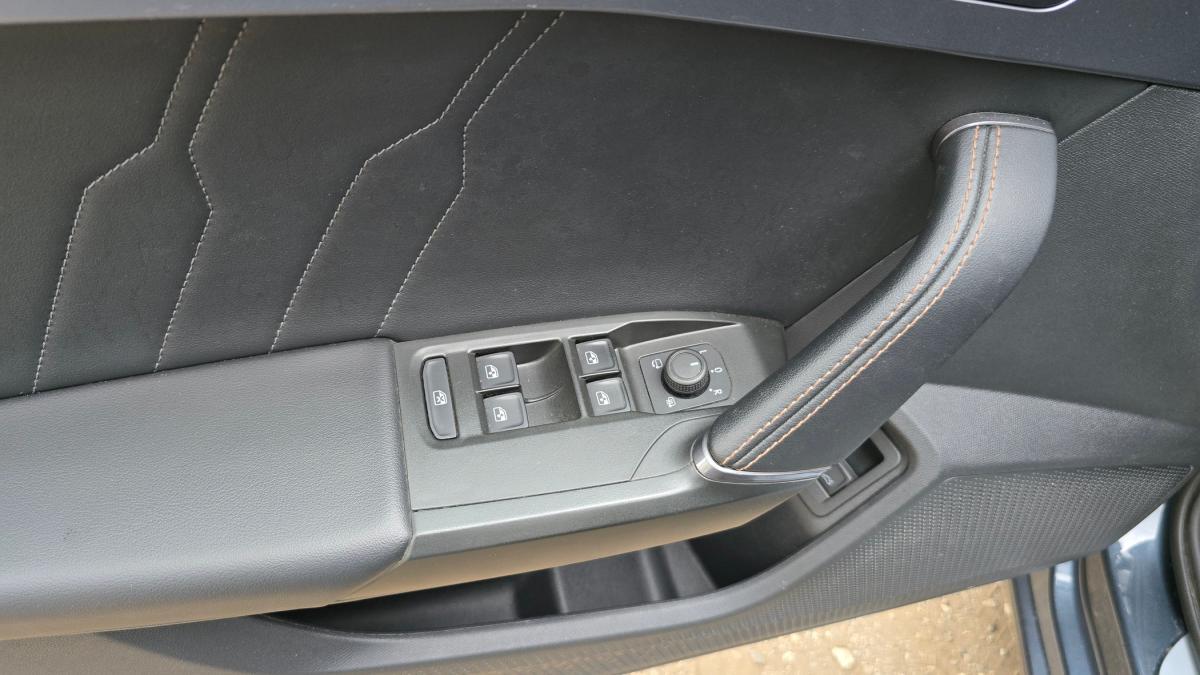 cupra-leon-sportstourer-2024-hibrido-a-gasolina-1395cc
