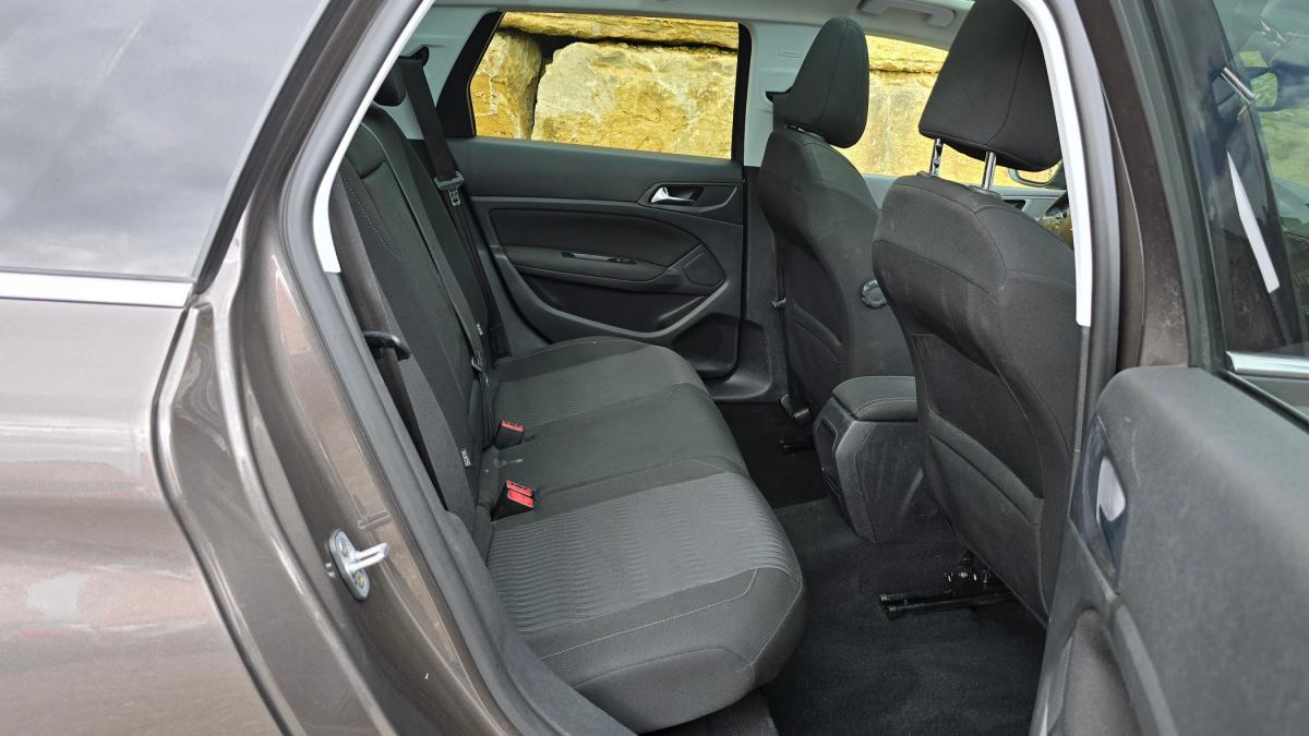 peugeot-308-sw-2014-diesel-1560cc