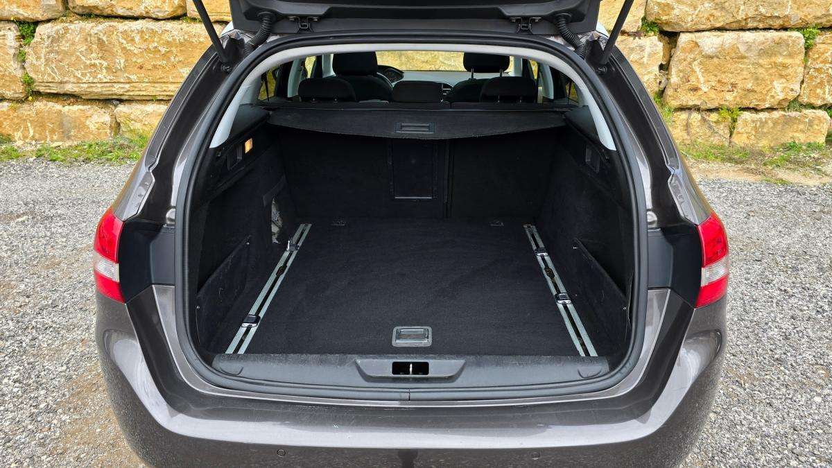 peugeot-308-sw-2014-diesel-1560cc