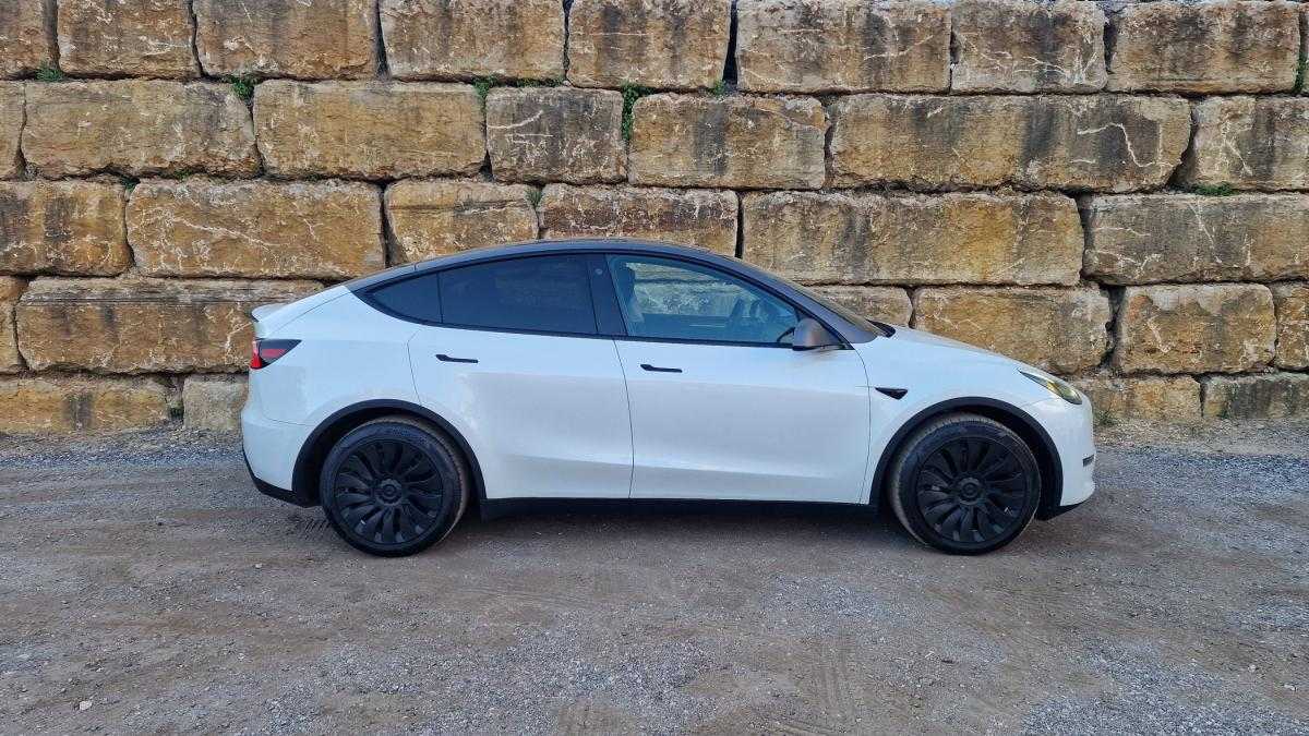 tesla-model-y-2023-eletrico-500cc