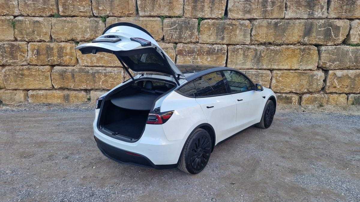 tesla-model-y-2023-eletrico-500cc