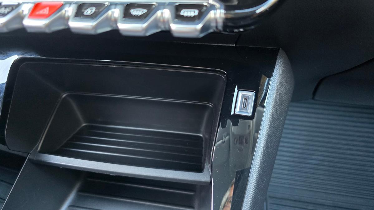 peugeot-208-2024-gasolina-1199cc