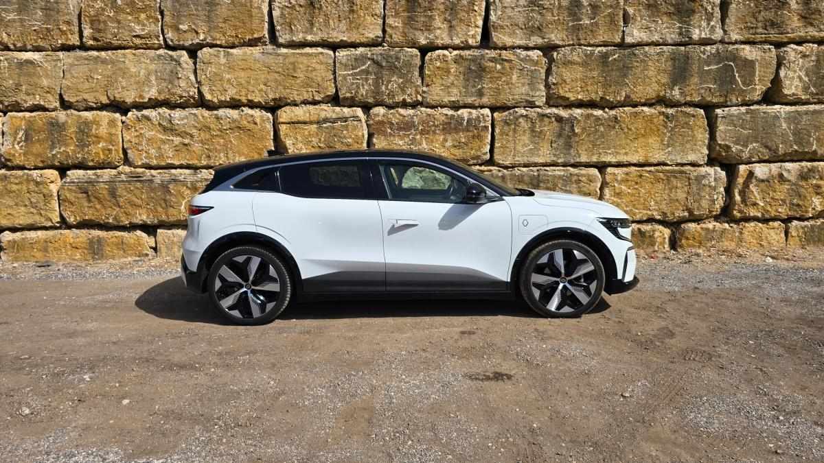 renault-megane-e-tech-2023-eletrico-0cc