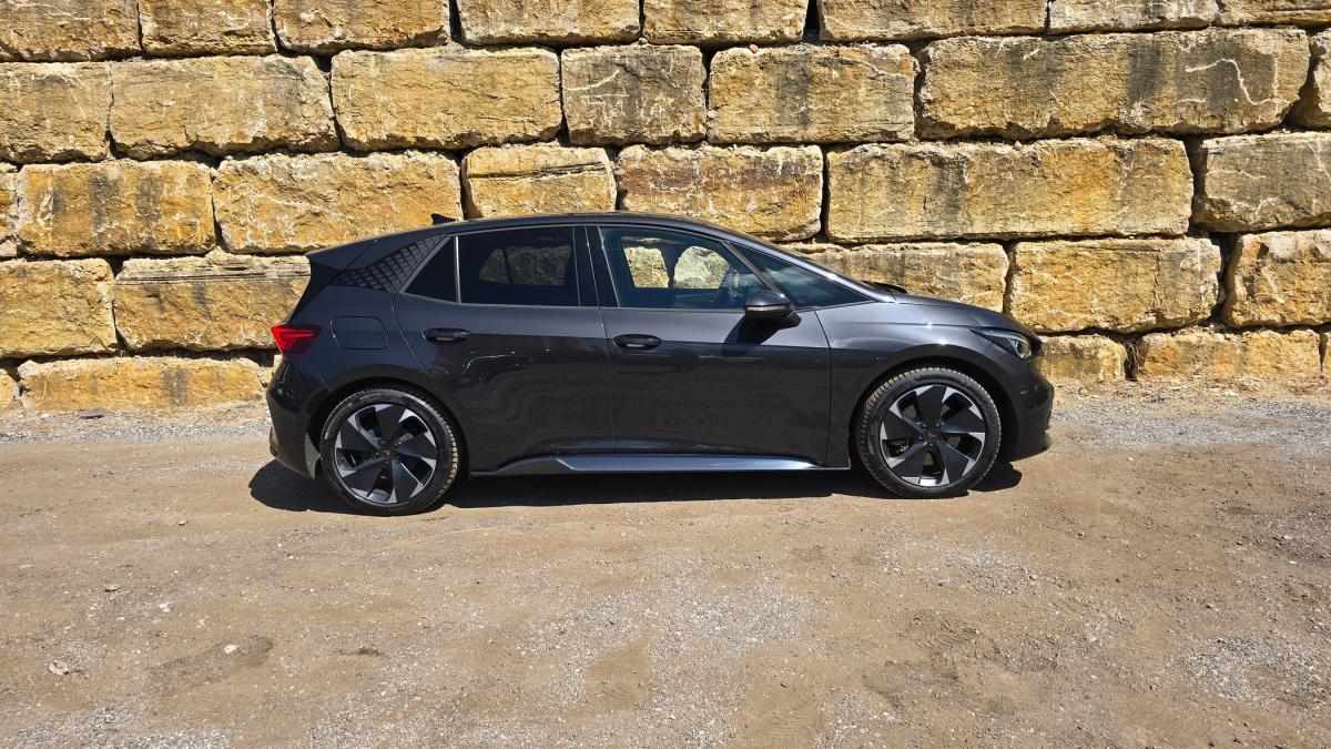 cupra-born-2023-eletrico-0cc