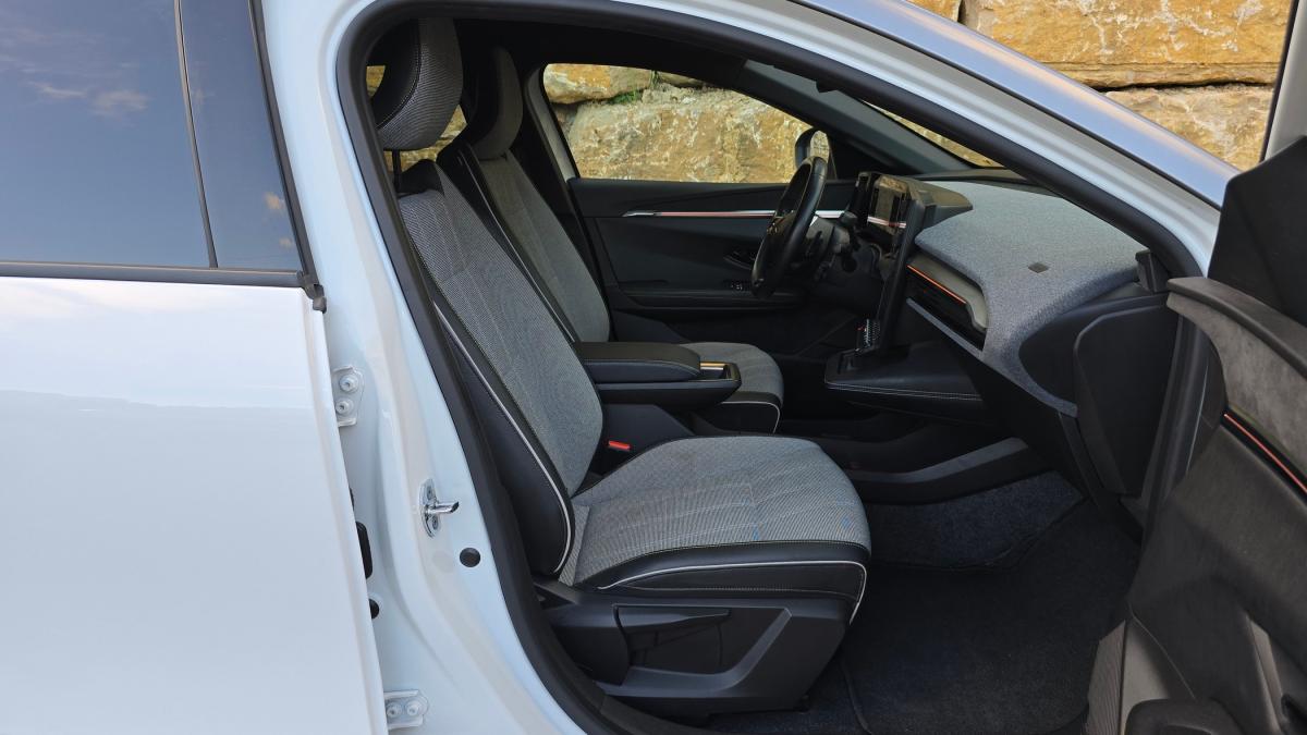 renault-megane-e-tech-2023-eletrico-0cc