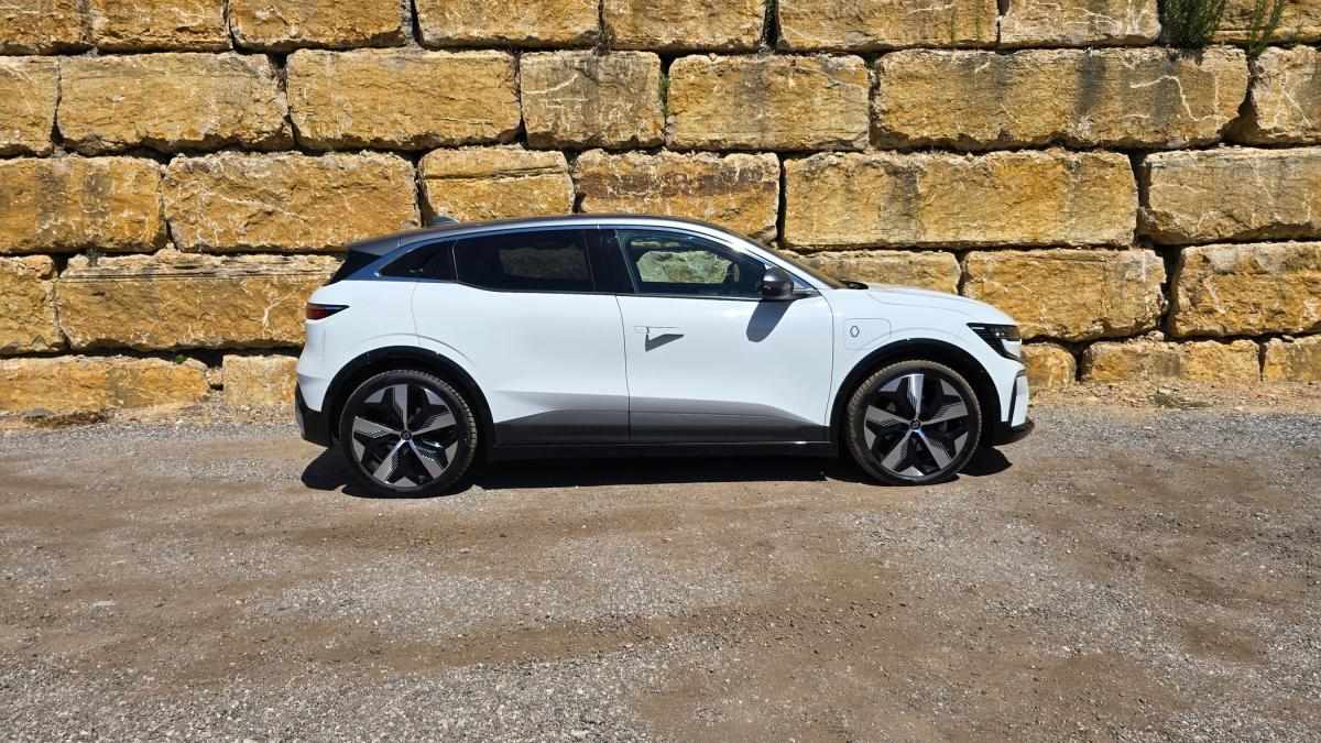 renault-megane-e-tech-2023-eletrico-0cc