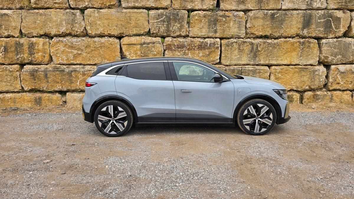 renault-megane-2022-eletrico-0cc