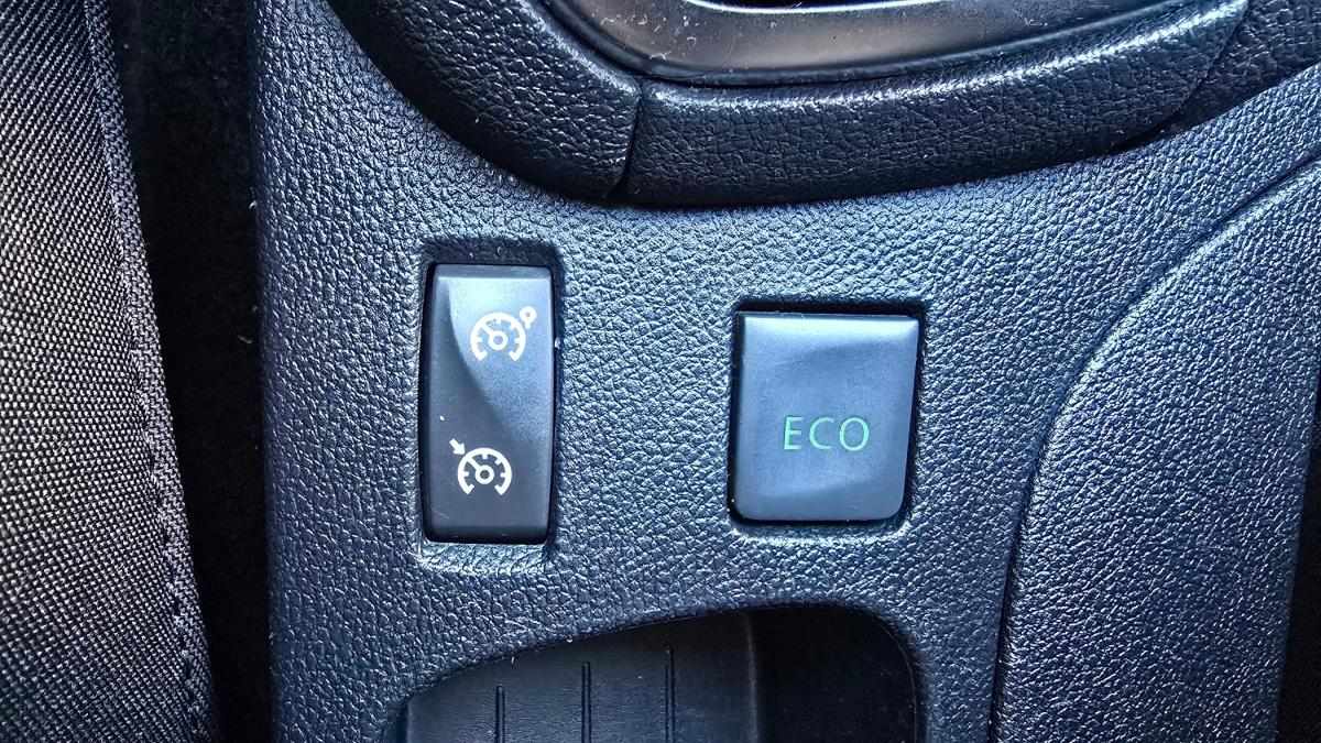 renault-clio-sport-tourer-2016-diesel-1461cc
