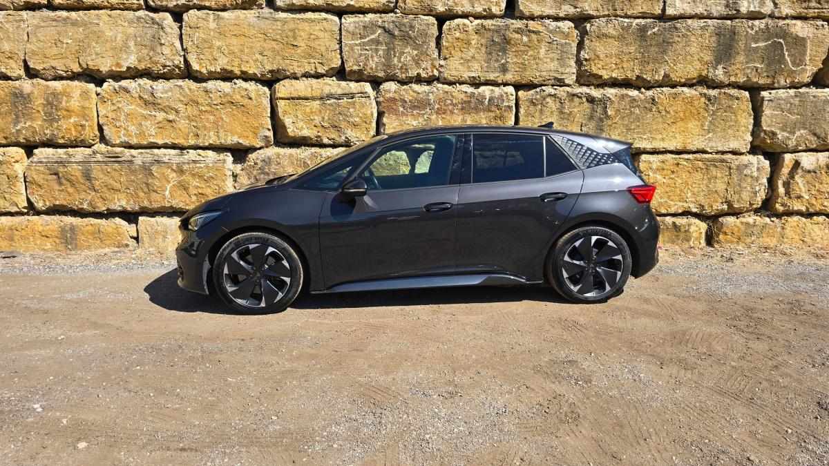 cupra-born-2023-eletrico-0cc