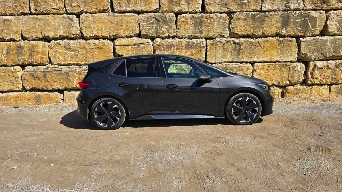 cupra-born-2023-eletrico-0cc