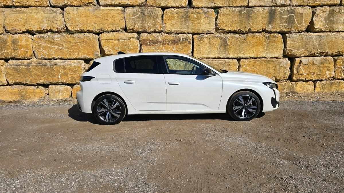 peugeot-308-2022-diesel-1499cc