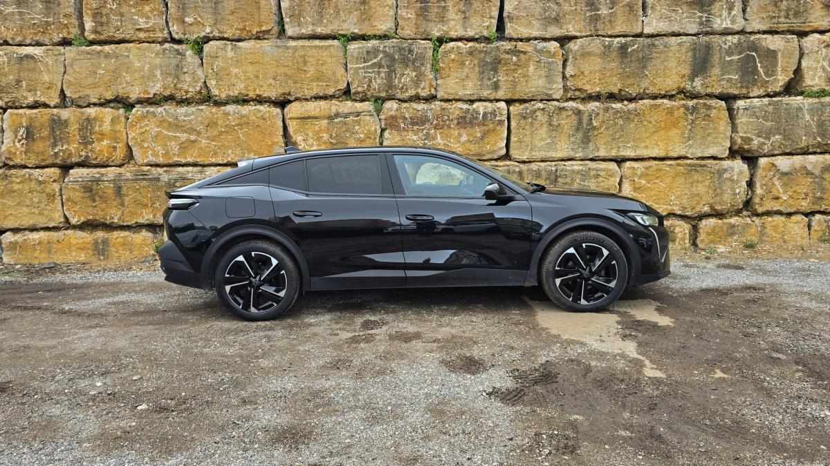 peugeot-408-2023-gasolina-1199cc
