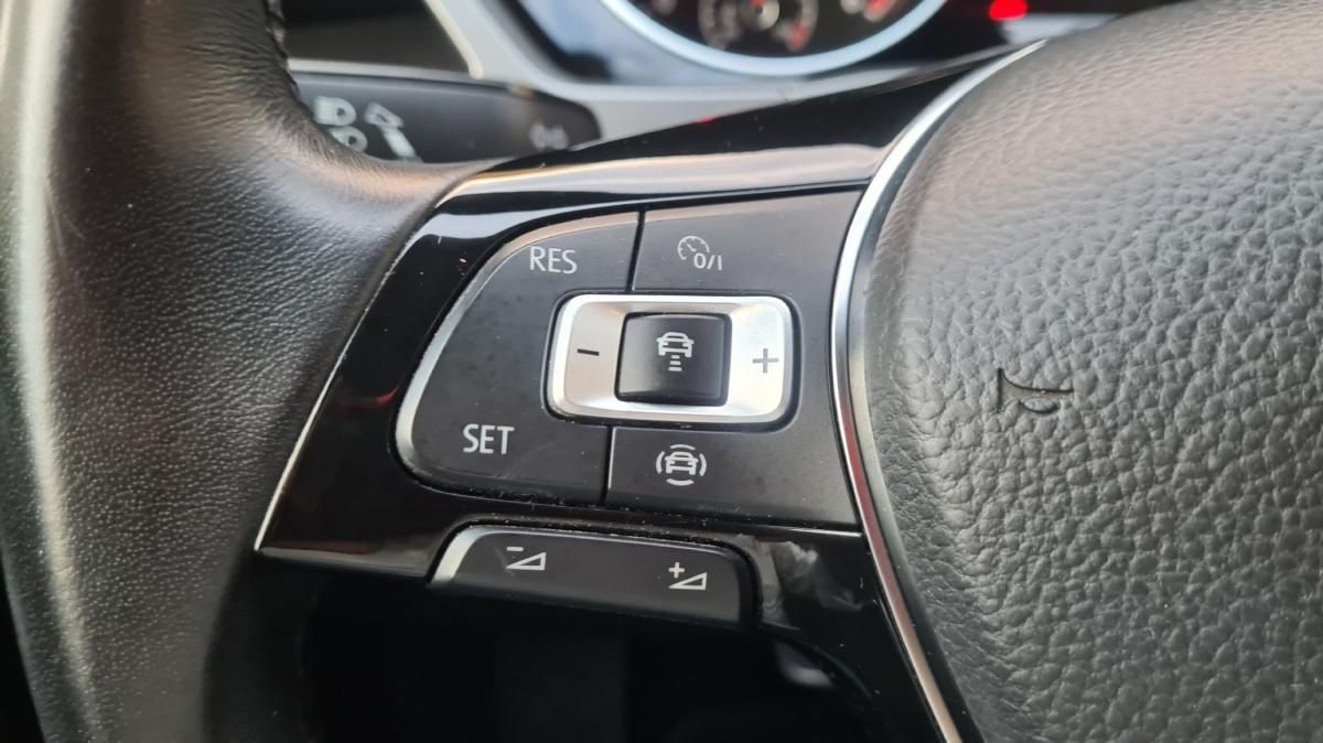 volkswagen-touran-2018-diesel-1598cc