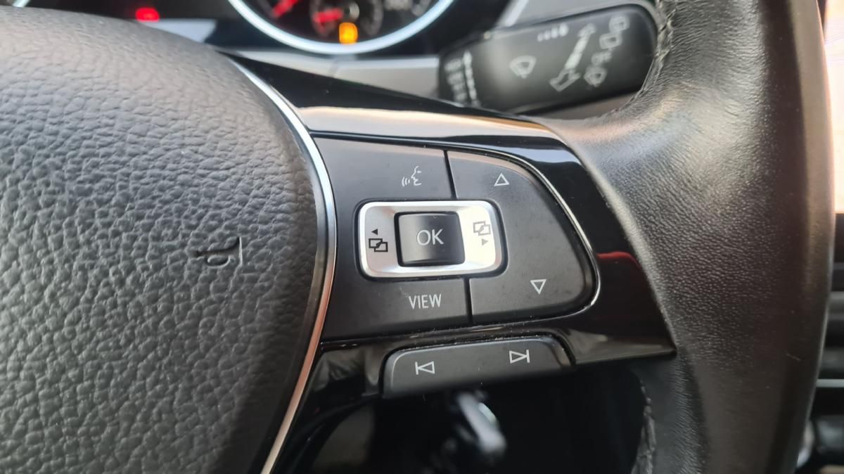 volkswagen-touran-2018-diesel-1598cc