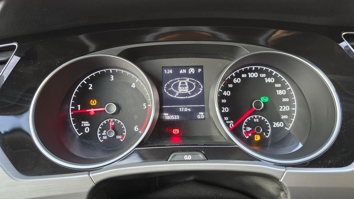 volkswagen-touran-2018-diesel-1598cc