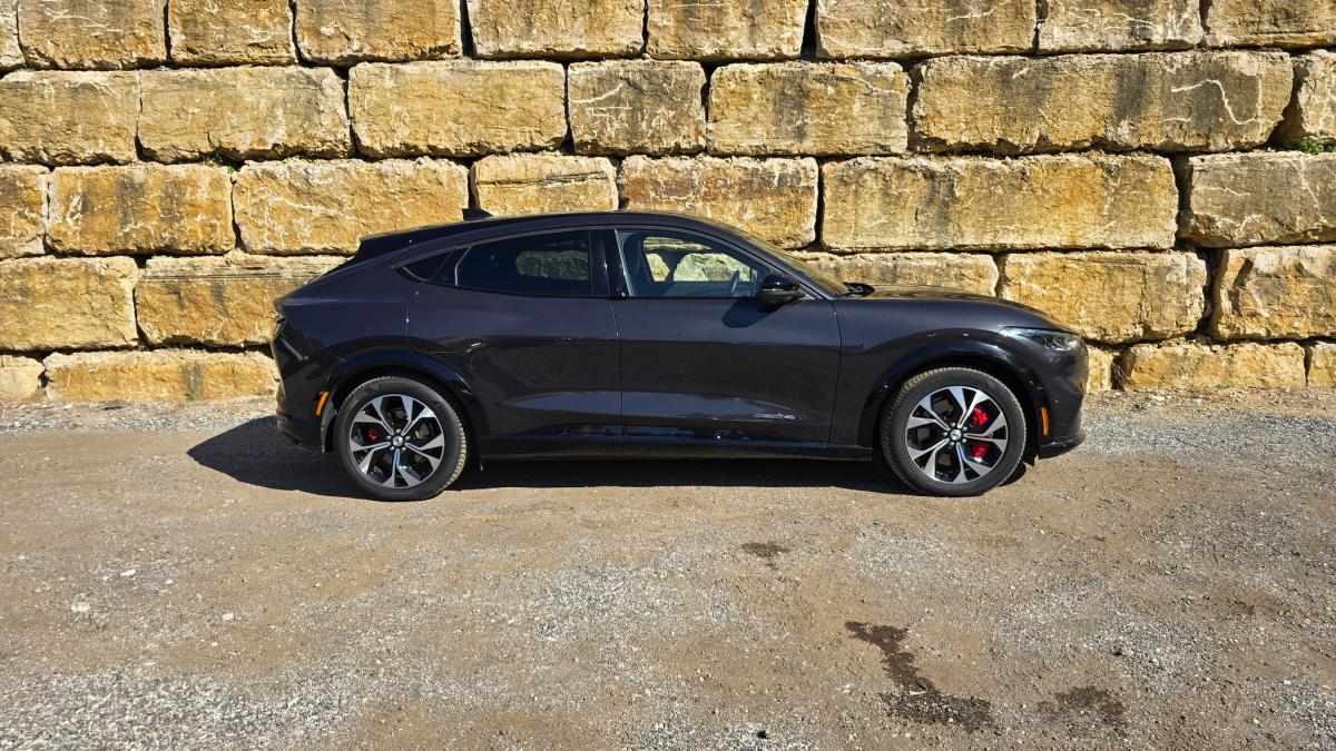 ford-mustang-2022-eletrico-0cc
