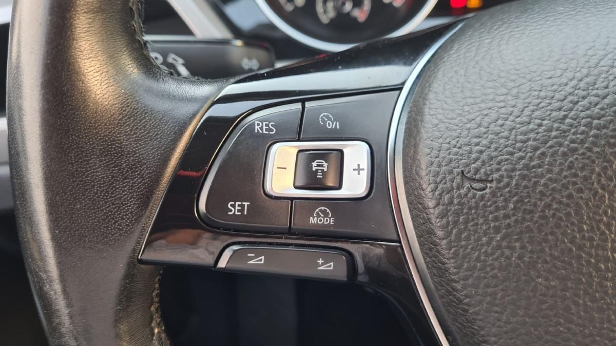 volkswagen-touran-2018-diesel-1598cc