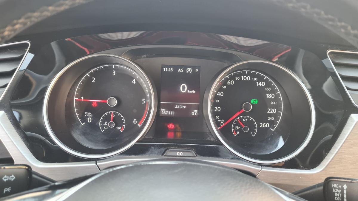 volkswagen-touran-2018-diesel-1598cc