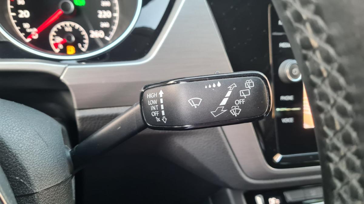 volkswagen-touran-2019-diesel-1598cc
