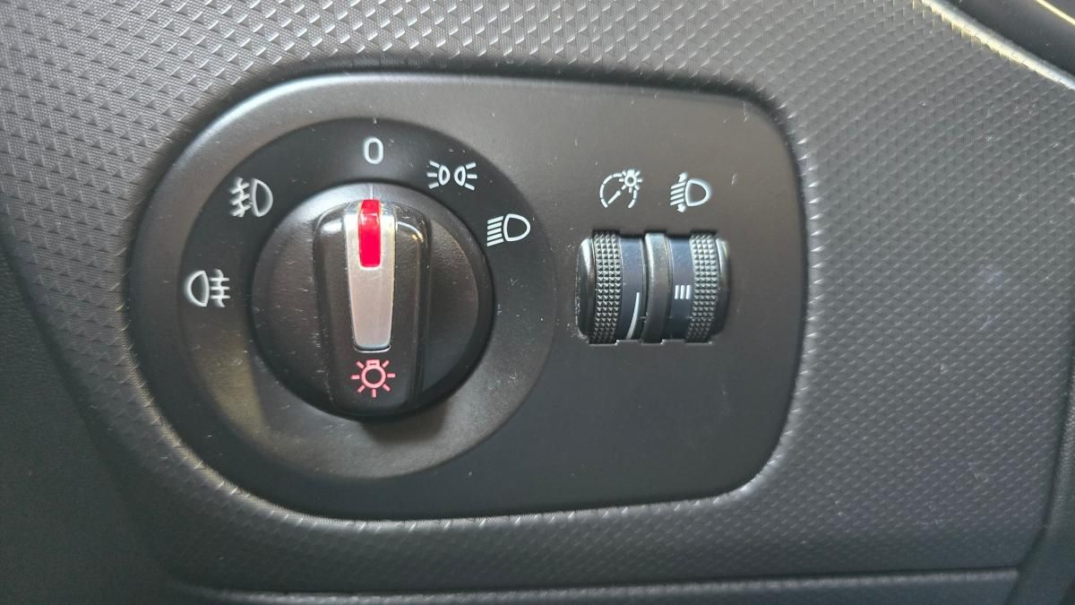 seat-leon-2011-diesel-1598cc