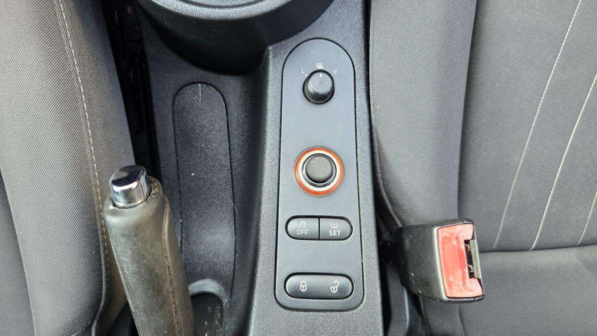 seat-leon-2011-diesel-1598cc
