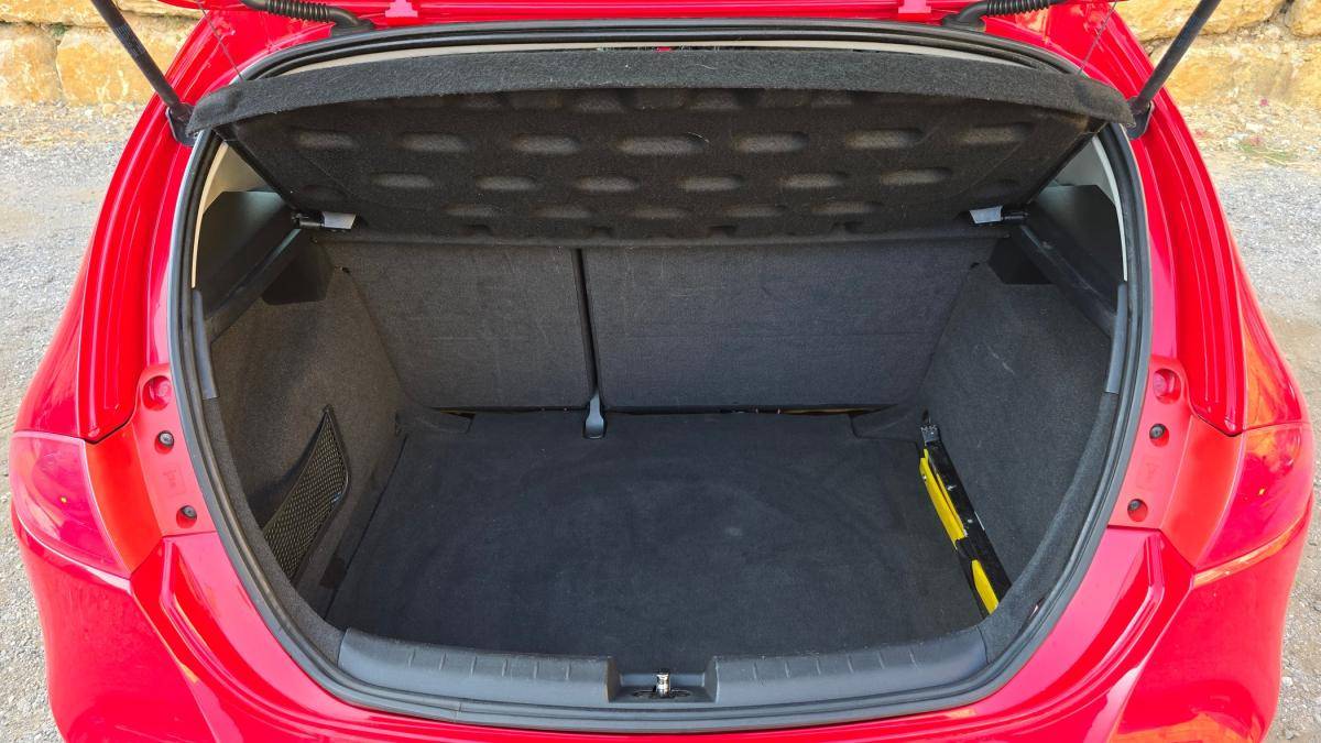 seat-leon-2011-diesel-1598cc