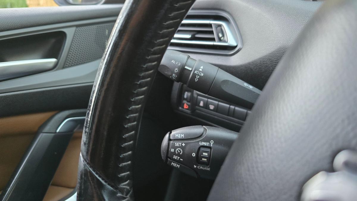 peugeot-308-sw-2015-diesel-1560cc