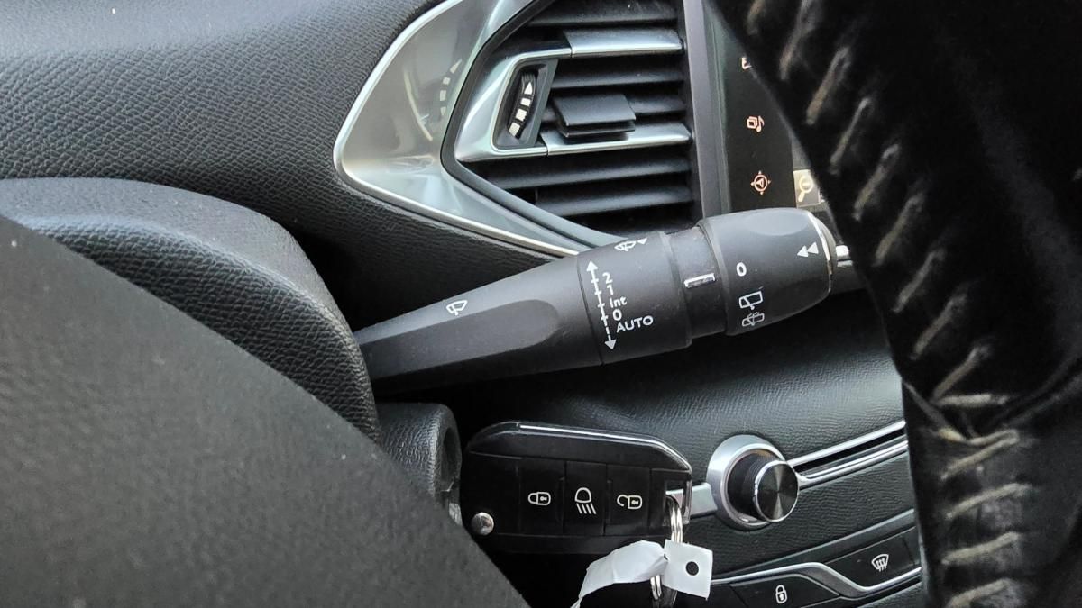 peugeot-308-sw-2015-diesel-1560cc