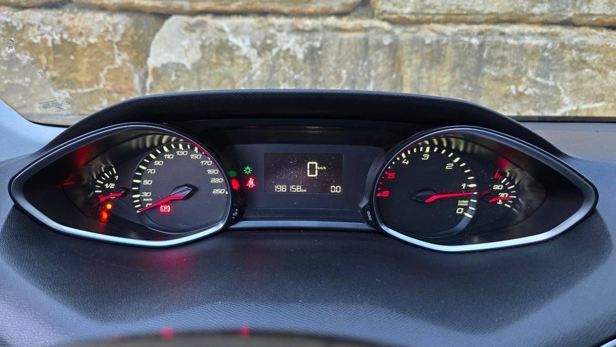 peugeot-308-sw-2015-diesel-1560cc