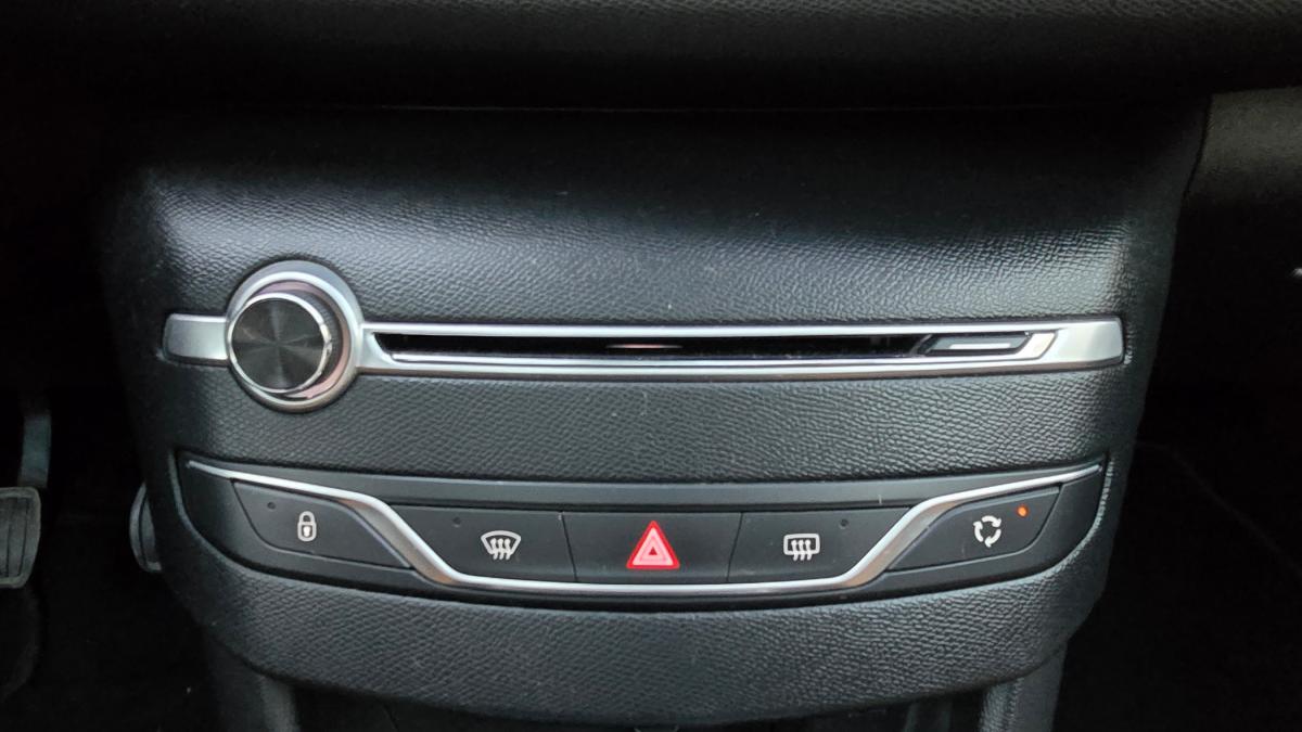 peugeot-308-sw-2015-diesel-1560cc