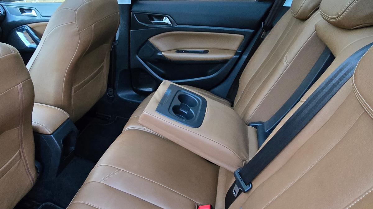 peugeot-308-sw-2015-diesel-1560cc
