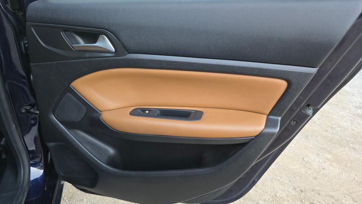 peugeot-308-sw-2015-diesel-1560cc