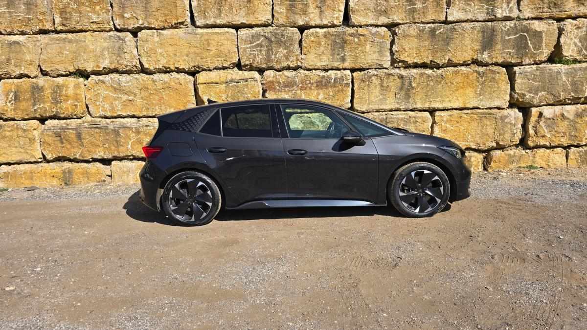 cupra-born-2023-eletrico-0cc