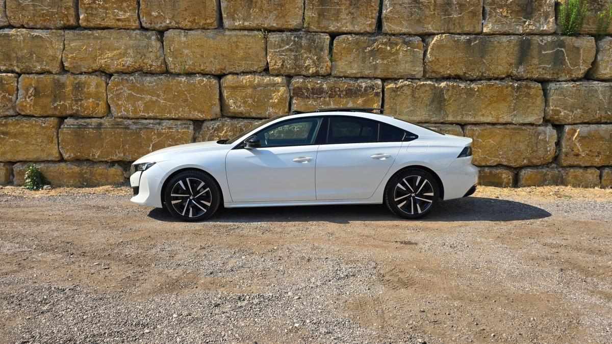 peugeot-508-2022-hibrido-a-gasolina-1598cc