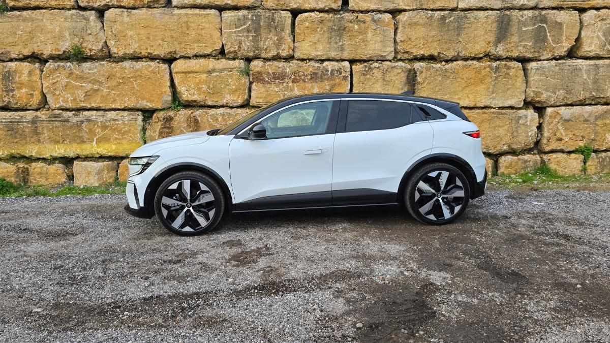 renault-megane-e-tech-2023-eletrico-0cc