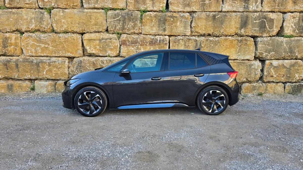 cupra-born-2023-eletrico-0cc