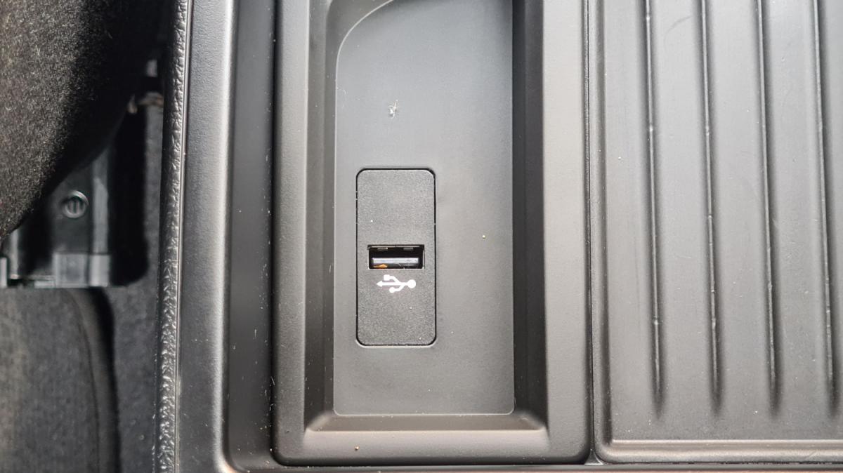 bmw-serie-1-118d-2017-diesel-1995cc