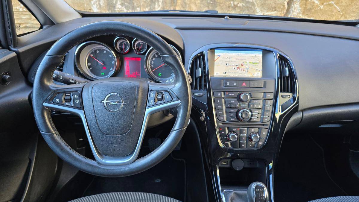 opel-astra-sport-tourer-2016-diesel-1598cc
