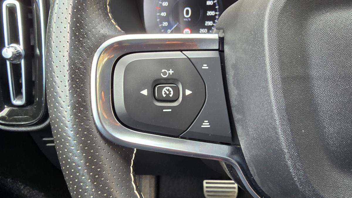 volvo-xc40-2021-hibrido-a-gasolina-1477cc