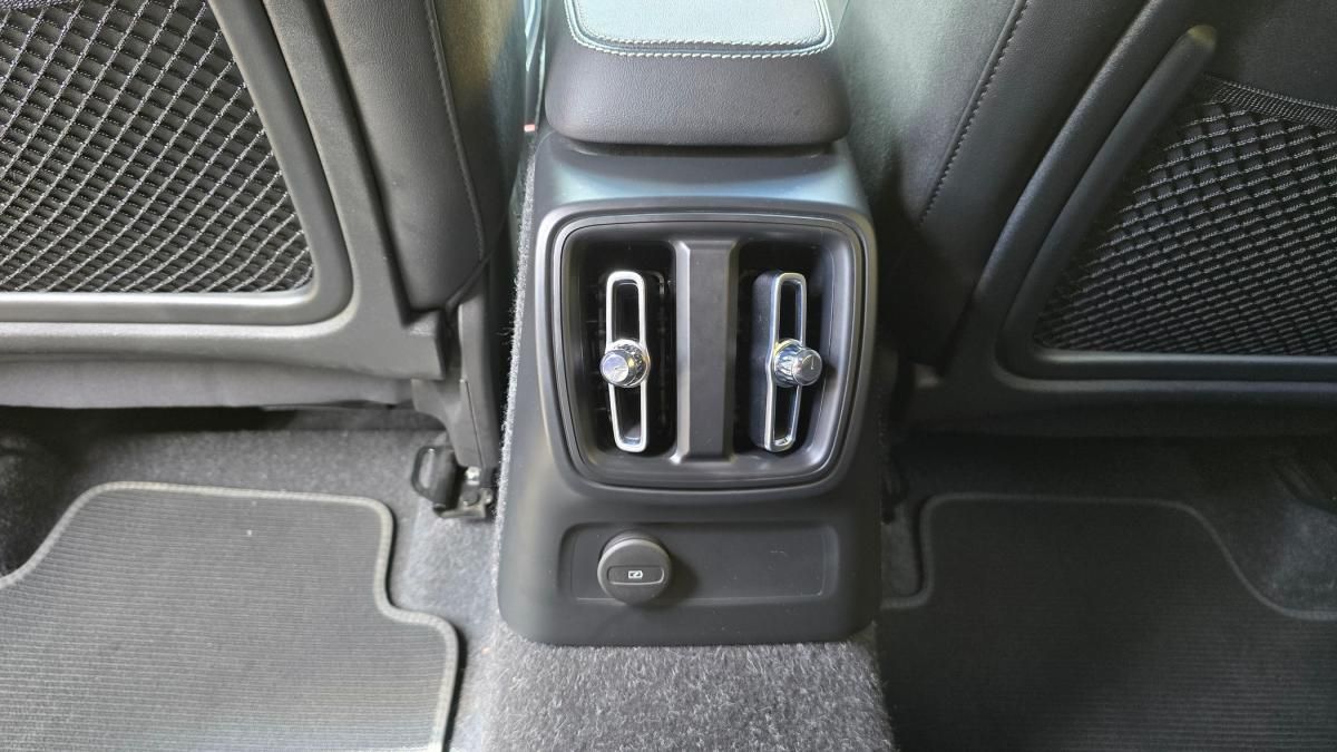 volvo-xc40-2021-hibrido-a-gasolina-1477cc