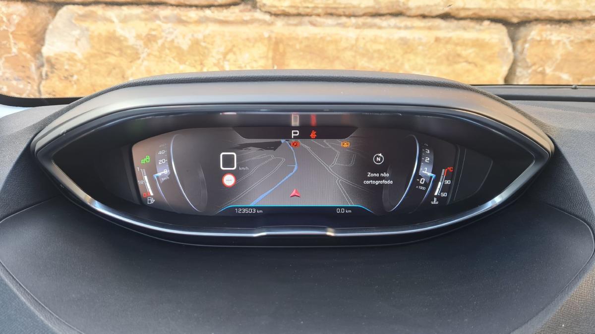 peugeot-5008-2018-diesel-1499cc